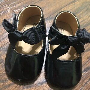 Size 3 Baby Girl Black velcro Dress Shoes with Bows